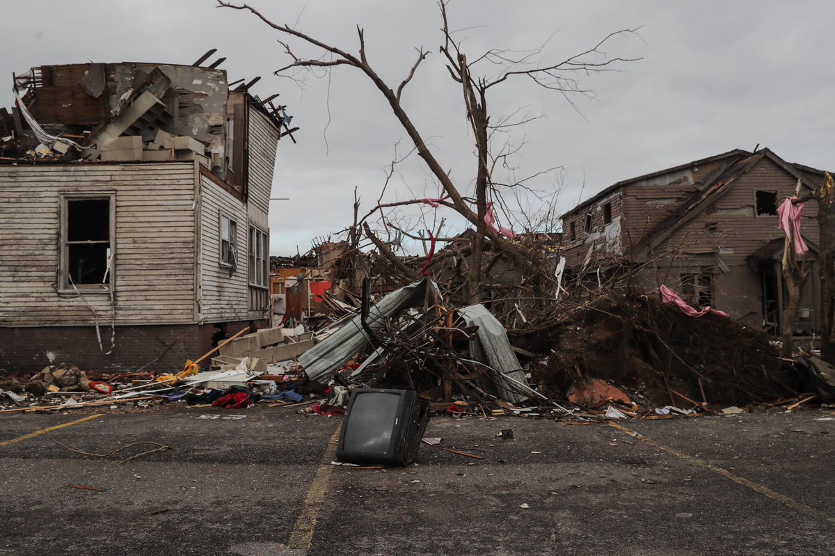ryanhermens's tweet photo. Destruction everywhere in downtown Mayfield, Kentucky. @heraldleader https://t.co/Fux8eVLBZY