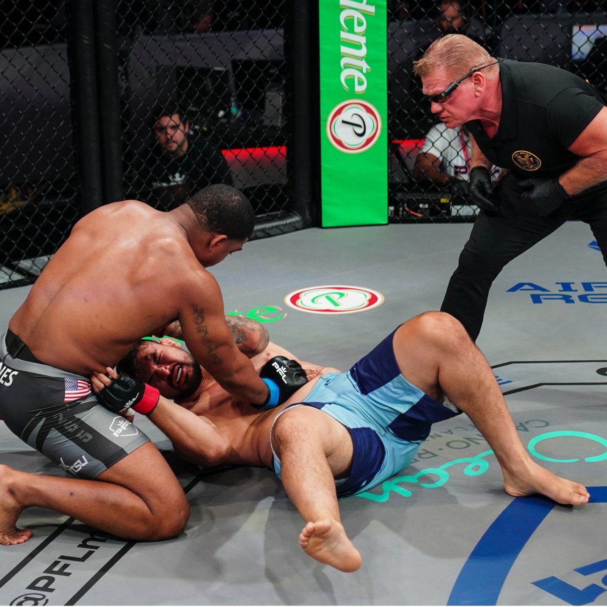 PFLMMA's tweet image. Facts about referee Gary Copeland:
US Marine 🪖
Chief of Police 👮‍♂️
PFL Good Luck Charm ☘️

6 of our top 10 KOs were reffed by Copeland