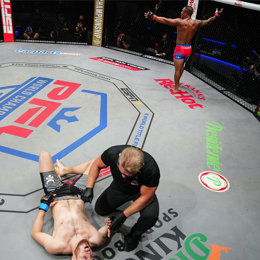 PFLMMA's tweet image. Facts about referee Gary Copeland:
US Marine 🪖
Chief of Police 👮‍♂️
PFL Good Luck Charm ☘️

6 of our top 10 KOs were reffed by Copeland