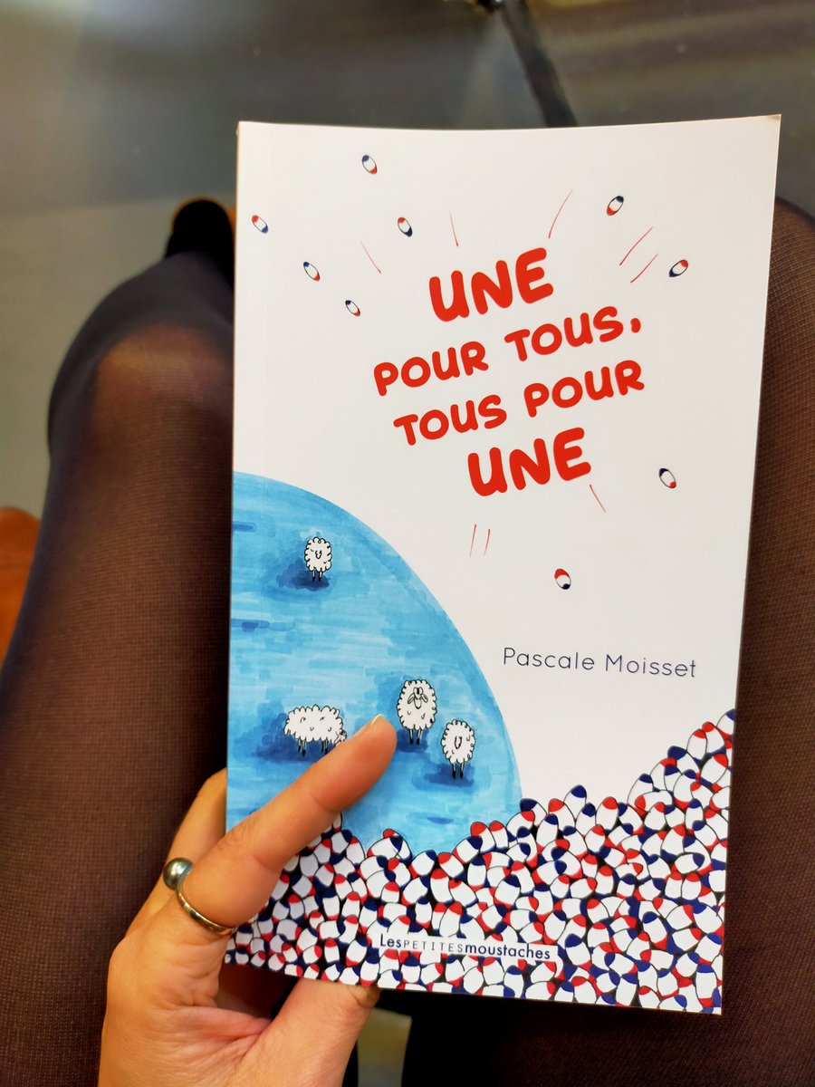 guyonnet_mas's tweet photo. @HoarauEmma974 Regarde ce que j'ai acheté sur mon salon du livre.
"Une pour tous, tous pour une" de @PascaleMoisset 
A rajouter à nos webinaires #ClasseEtVous 
➡️ https://t.co/WC4wvcaZcS
#Egalite  ♀️♂️😉 
#sport
#Rugby https://t.co/6lnoxroWDi