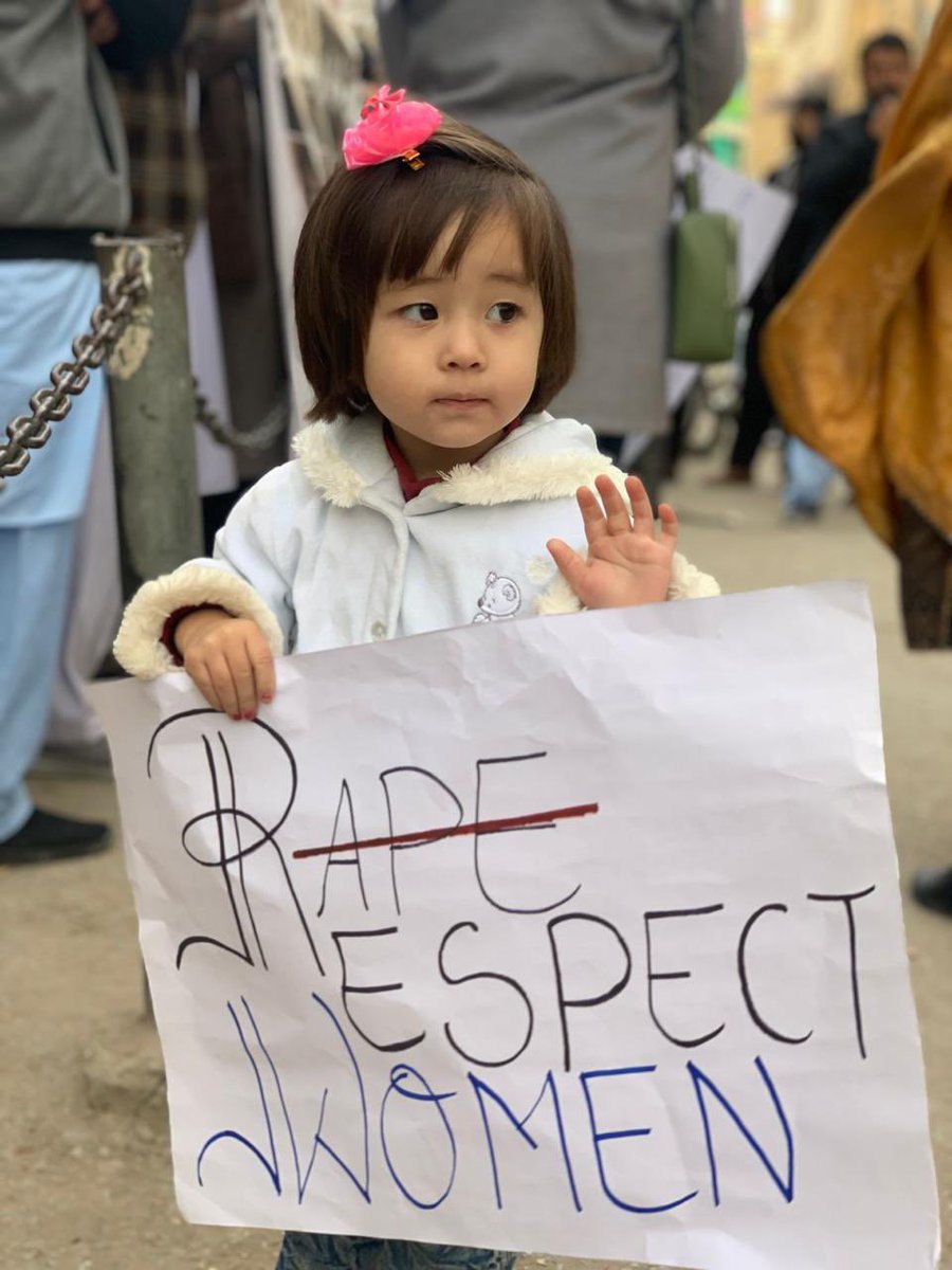 Khpaltweets's tweet image. Huge respect for @TalibHussainHa4. We need men like him in our society; he was out with his wife &amp;amp; daughter for #QuettaProtest against #HIDAYAT_THE_RAPIST 

Thank you for setting examples ♥️