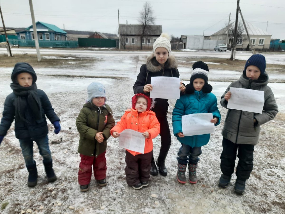 ЕДИНЫЙ ДЕНЬ БЕЗОПАСНОСТИ НЕСОВЕРШЕННОЛЕТНИХ.
#библиотекиновомалыклинскогорайона
10 декабря библиотекарь Верхнеякушкинской сельской библиотеки провела беседу "Осторожно гололёд", рассказала ребятам о правилах поведения на зимней дороге и вручила памятки "Как спастись в гололёд"