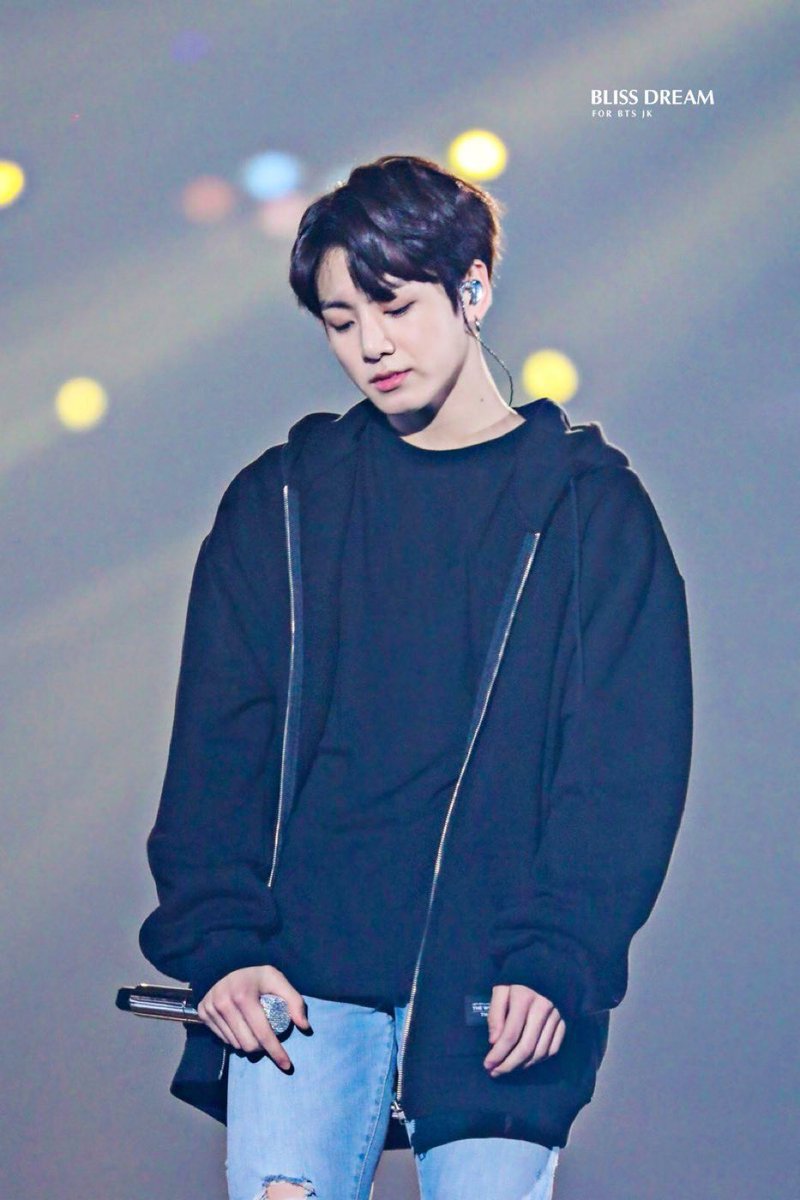 yoomyeuphoria's tweet photo. Other fandoms crying cause BTS won, and I’m here crying cause I miss #JUNGKOOK  I’m more miserable than y’all crybabies. https://t.co/vwkYdhPJhn