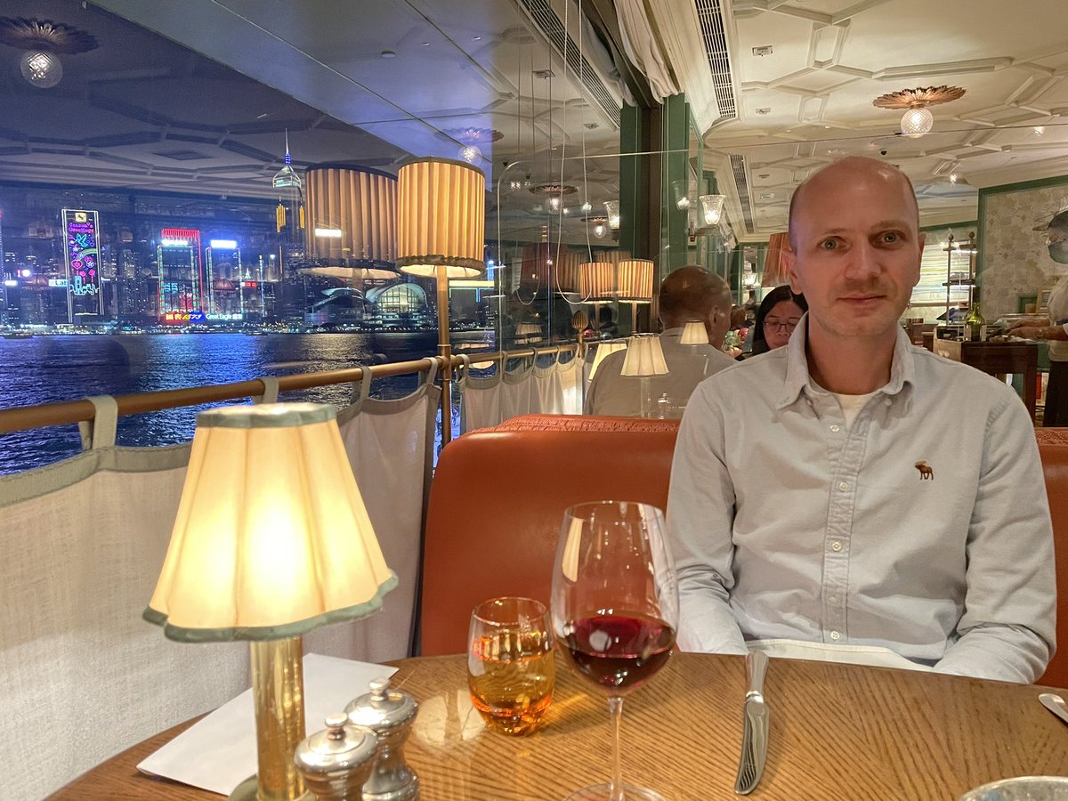 peterjameson's tweet photo. Christmas in #HongKong @Fortnums https://t.co/N7Rd40lr0m