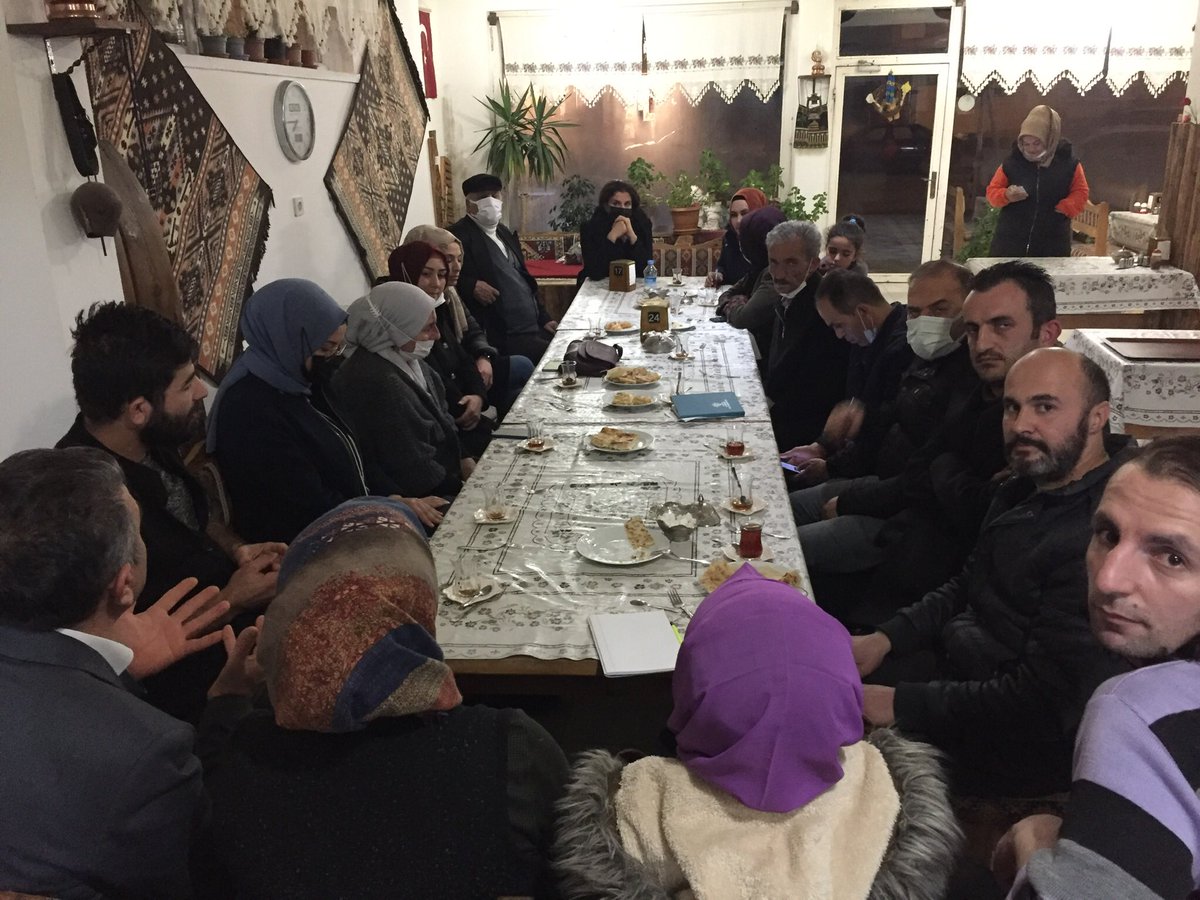 besikkayama's tweet photo. @besikkayama olarak haftalık olağan grup toplantımızı İlçe başkanımız @Fatih__Bildik koordinesinde Yönetim kurulu üyelerimiz mahalle birim başkanlarımızla gerçekleştirdik.

Toplantımız hayırlara vesile olsun 

@RTErdogan 
@AkpartiAnkara 
@hakanhanozcan 
@akaltindag https://t.co/mmtngWQATx