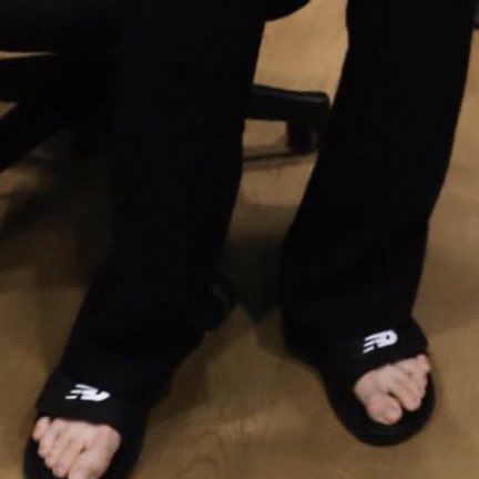 FckiFck's tweet photo. im so jealous of koo cuz he could suck yoongi's fingers and toes WHENEVER !!!

#YOONGI #jungkook #yoongitop #yoonginsfw #jungkooknsfw #jungkookbottom #yoonkook #yoonkookau https://t.co/jR9cCEebk1