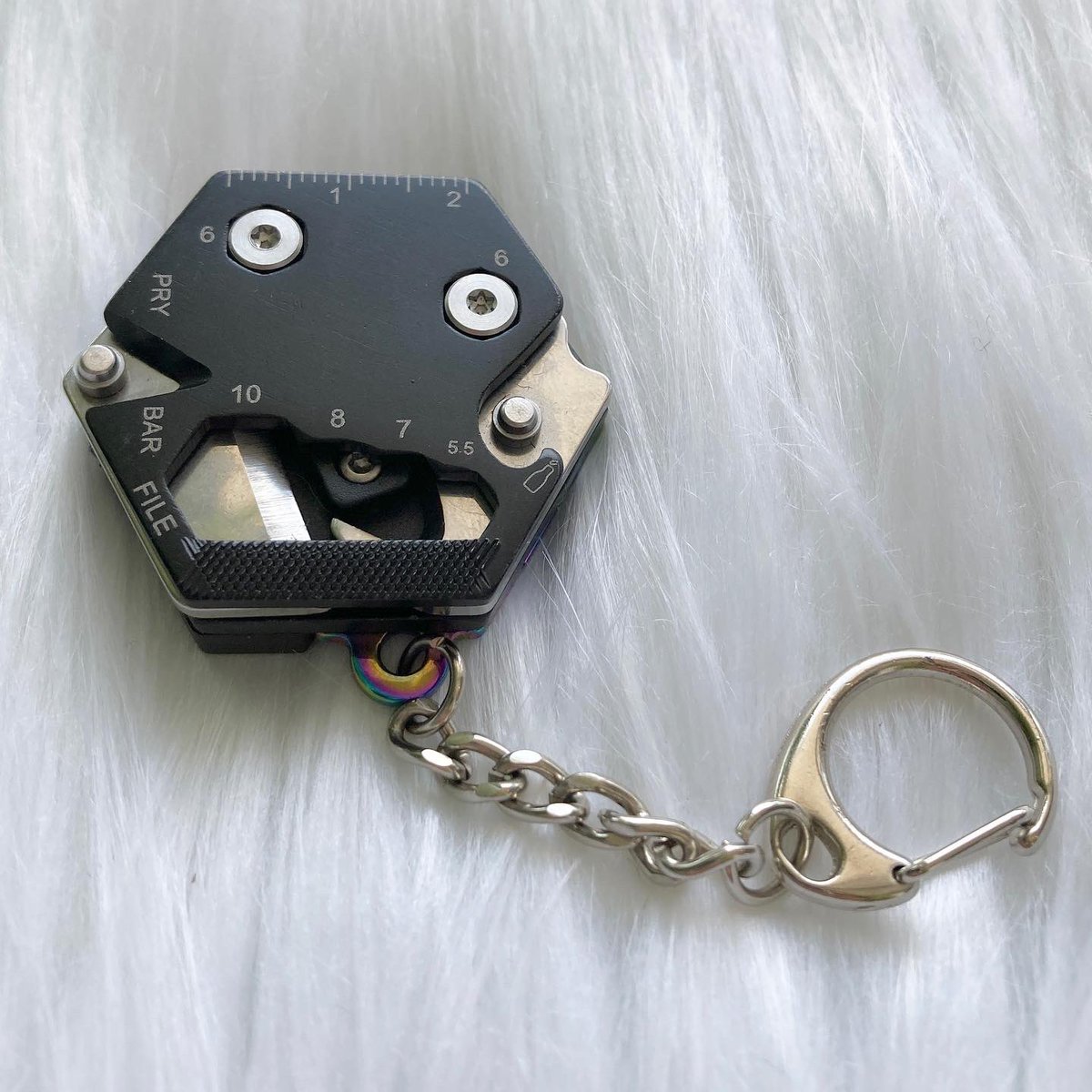 bladesforbabes's tweet photo. Who said you can't have it all? 🤔 Our Rainbow Hex Tool begs to differ. 🌈 It features an assortment of built-in tools, such as a ruler, a magnet, a screwdriver with 3 different bit attachments for flat-head and more !
#selfdefenseforwomen #selfdefensekeychain #selfedefense https://t.co/N1tHJkHWfr