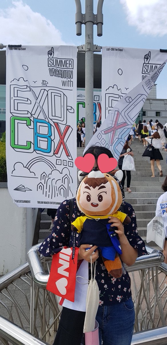 LARani0412's tweet photo. 그랬던 나는.... 무럭무럭 잘 자라서 빅구리도 쉽게 데리고 팬미팅까지 가는 사람이 되었고 민석이가 양궁하면 나도같이 밍구리 데리고 양궁하러 갔고.. 바다건너 일본투어도 함께 올콘하는 가족이됨ㅋㅋㅋㅋㅋㅋ https://t.co/iX8Zq51LSg