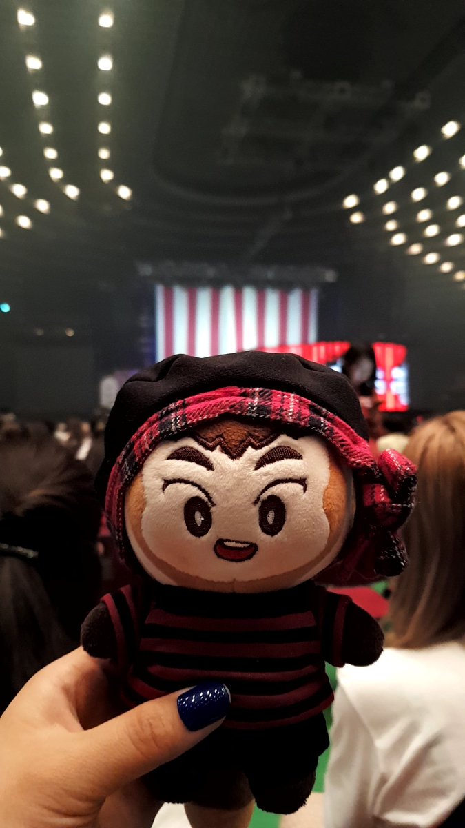 LARani0412's tweet photo. 그랬던 나는.... 무럭무럭 잘 자라서 빅구리도 쉽게 데리고 팬미팅까지 가는 사람이 되었고 민석이가 양궁하면 나도같이 밍구리 데리고 양궁하러 갔고.. 바다건너 일본투어도 함께 올콘하는 가족이됨ㅋㅋㅋㅋㅋㅋ https://t.co/iX8Zq51LSg