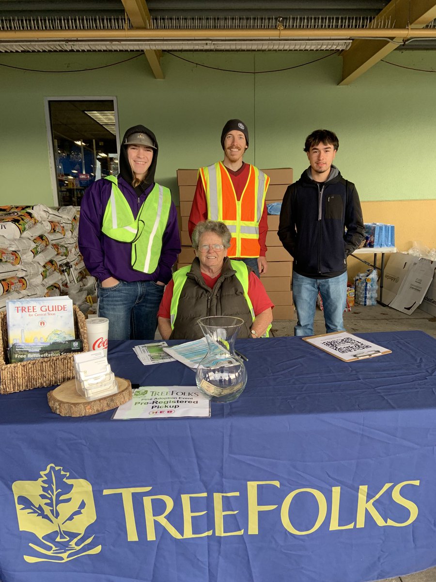 Thank you ⁦<a href="/TreeFolks/">TreeFolks</a>⁩ for distributing Bastrop Loblolly Pines. Be sure to stop by HEB fir your free seedlings! Thank you ⁦<a href="/BastropISD/">Bastrop ISD</a>⁩ for student council helpers!