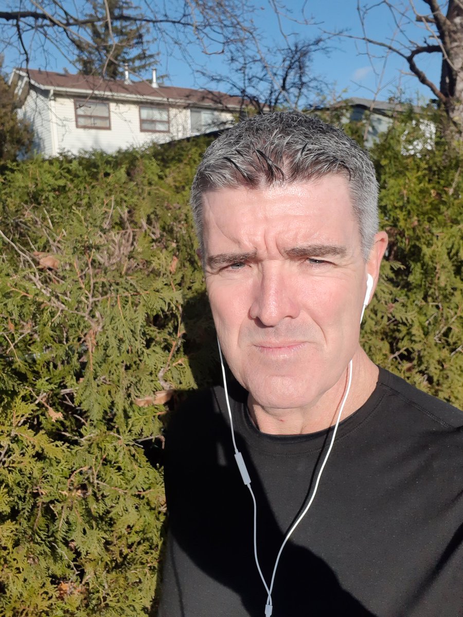 russd27's tweet photo. 15C on Dec 11...didn't expect to be over-layed for my run this AM #running #needsunscreen https://t.co/NU1gfskR7c