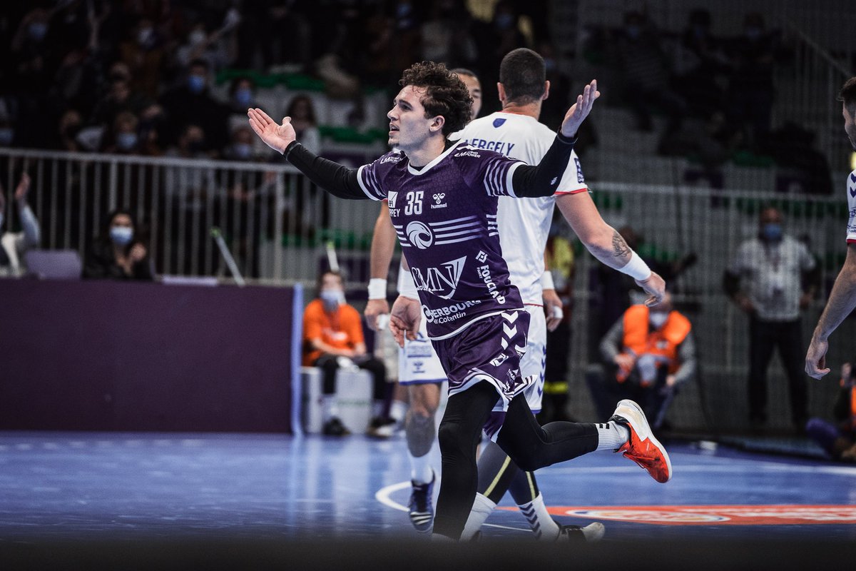 JSCherbourg's tweet photo. Quelle ambiance hier, vous avez été incroyables 💜

📸 @Lfmd_Val https://t.co/Is8AY4SyRF
