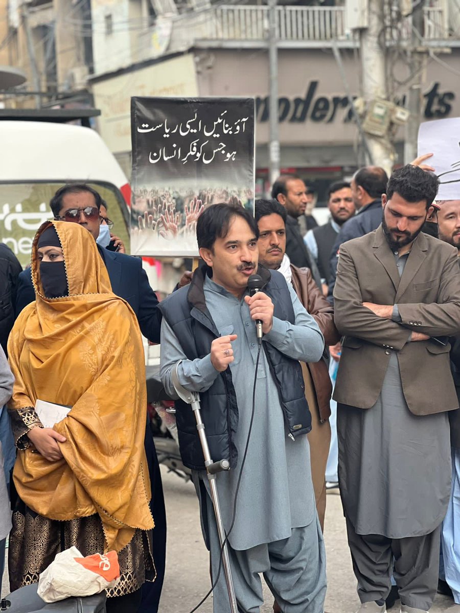 Khpaltweets's tweet image. Thank you Zia Bhai 🙏♥️ 

#HIDAYAT_THE_RAPIST #QuettaProtest 

@ZiaKhanqta