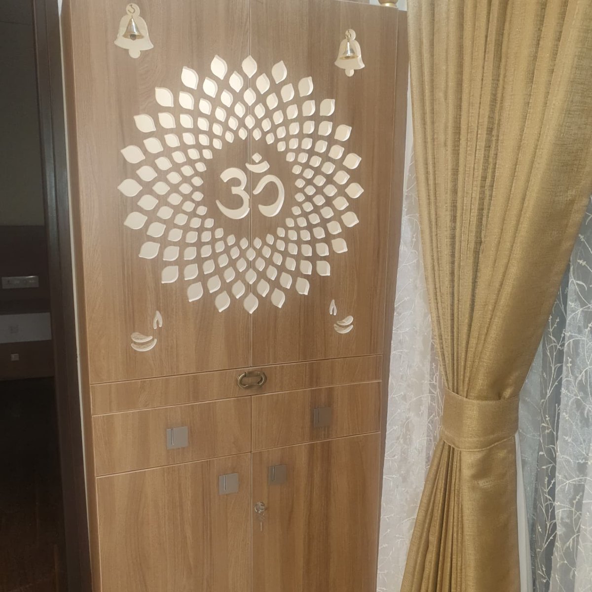 concepteriors's tweet photo. #PUJAUNITS DONE BY US
#livingroom #diningroomdecor #tvunit #tvcabinet #kitchendesign #modularfurniture #modularkitchen #modularshutters #interiors #interiordesign #falseceiling #homeinteriors #livingroom #bedroomdesign #foyr #modularkitchen  #3dinteriordesign #partitions https://t.co/Q2NngBjjXu
