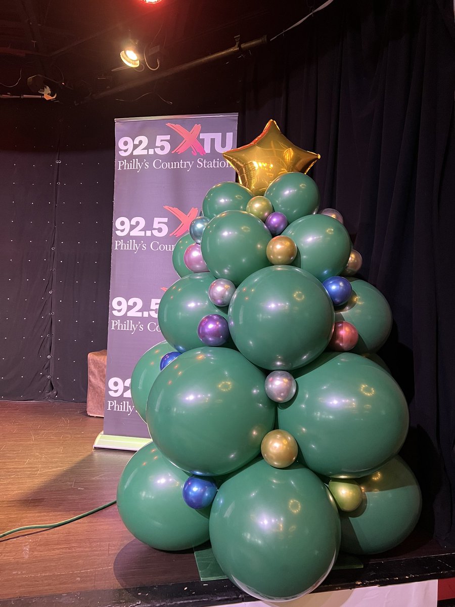 AstraEVP's tweet photo. Stage is set for the @925XTU show with @JimmieAllen ! https://t.co/nDijlKKPsx