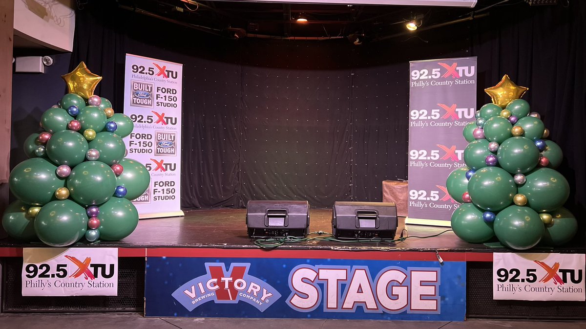 AstraEVP's tweet photo. Stage is set for the @925XTU show with @JimmieAllen ! https://t.co/nDijlKKPsx