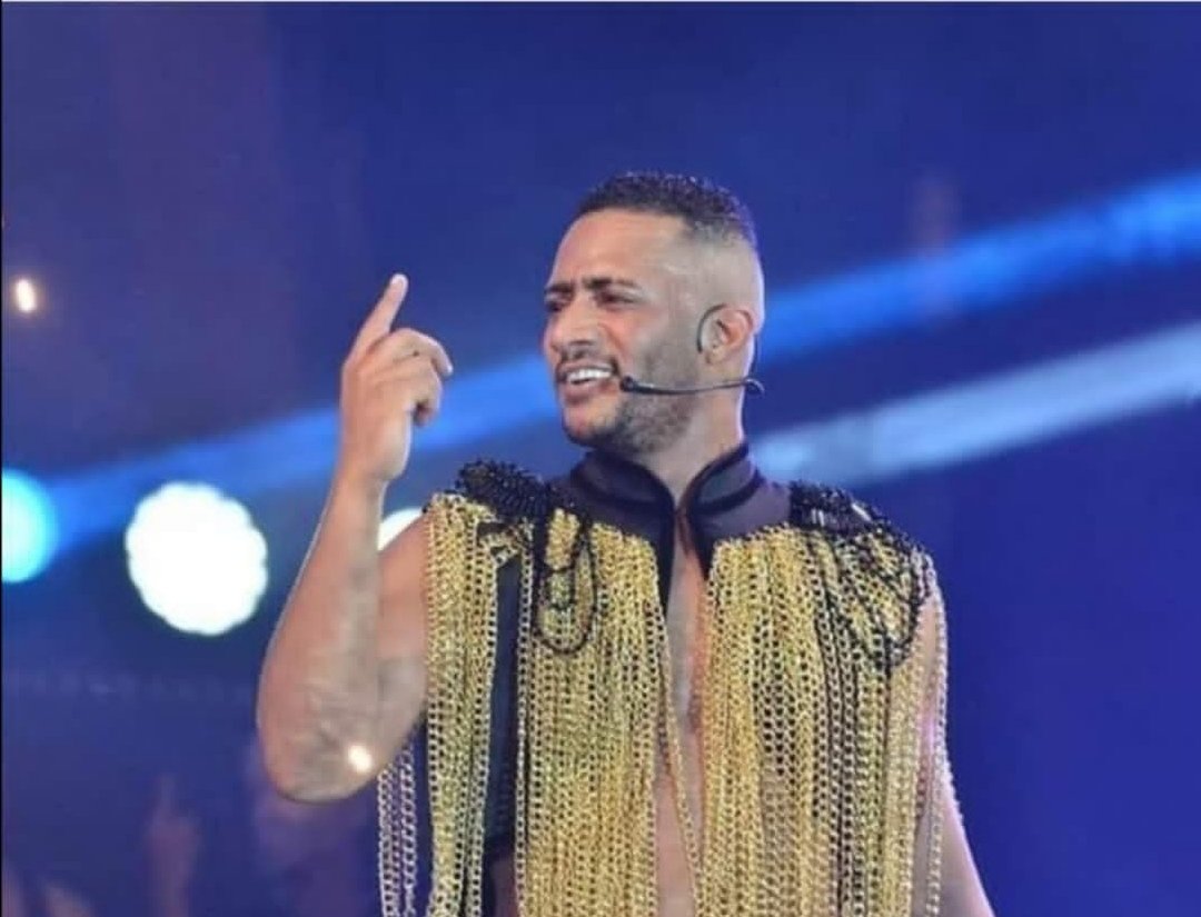 مليار ونصف دينار عراقي قيمة حفل محمد رمضان في بغداد هاي الفلوس السائبه منين وليش محد يسولف بيها؟  ومن يجي شهر محرم تطلع الاصوات السامه بحجت تبذير المواكب وغيرها الأسف هذا مايحصل في عراق علي عليه السلام