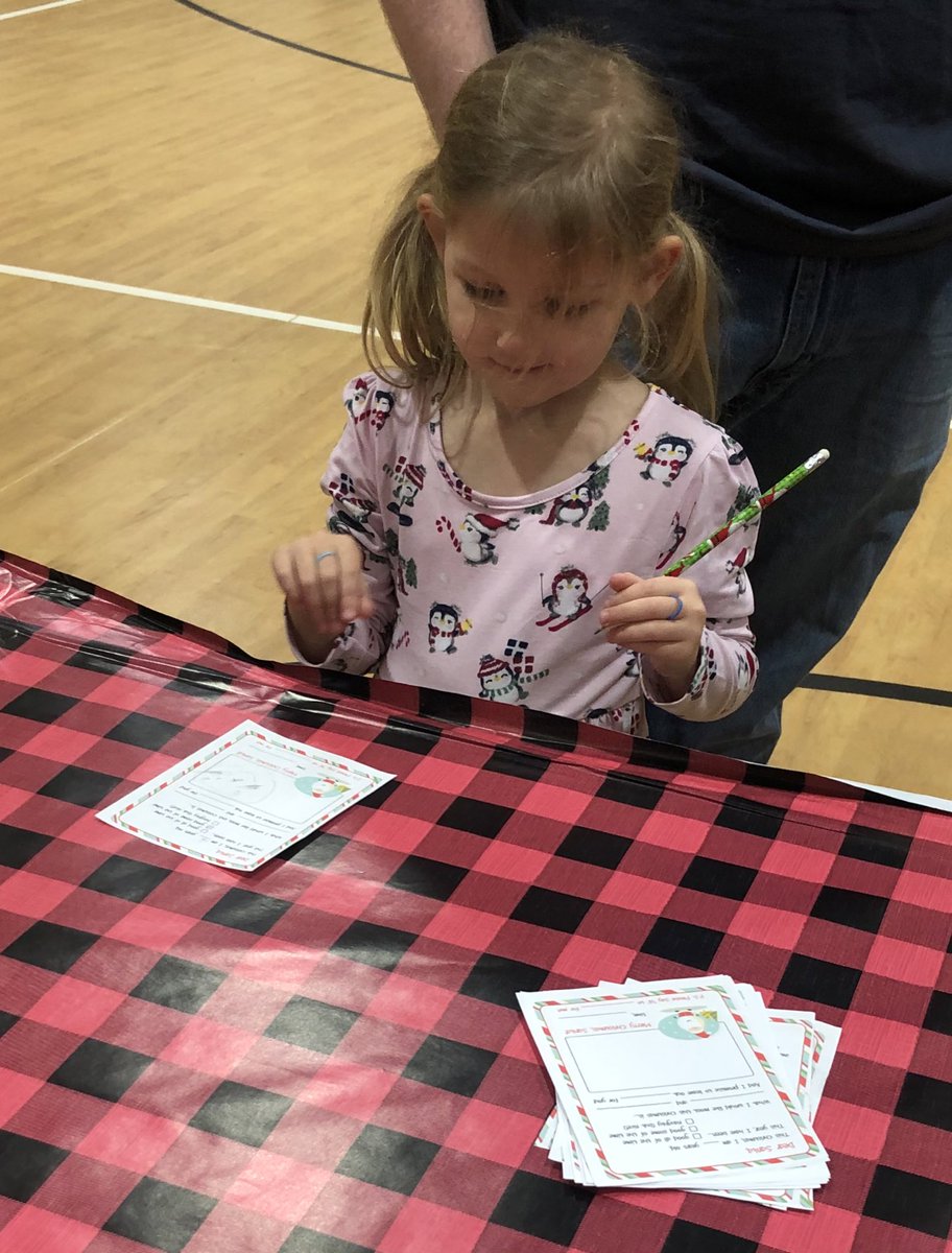 HallcoFES's tweet photo. Christmas is in the air at Friendship Elementary! #santabreakfast 🎄🎅🤶🎄 https://t.co/K5bffk7au7