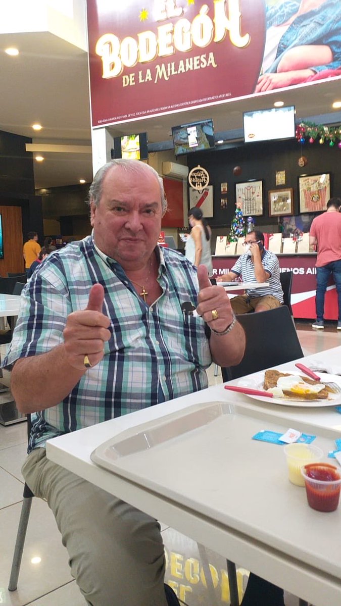 ChrisAntojo's tweet photo. En vida hermano comer un rica mila 😉gracias Charly Gonzalez Palisa por tu visita en ⁦⁦@SanLorenzoShopp⁩ https://t.co/K27Db5LbOR