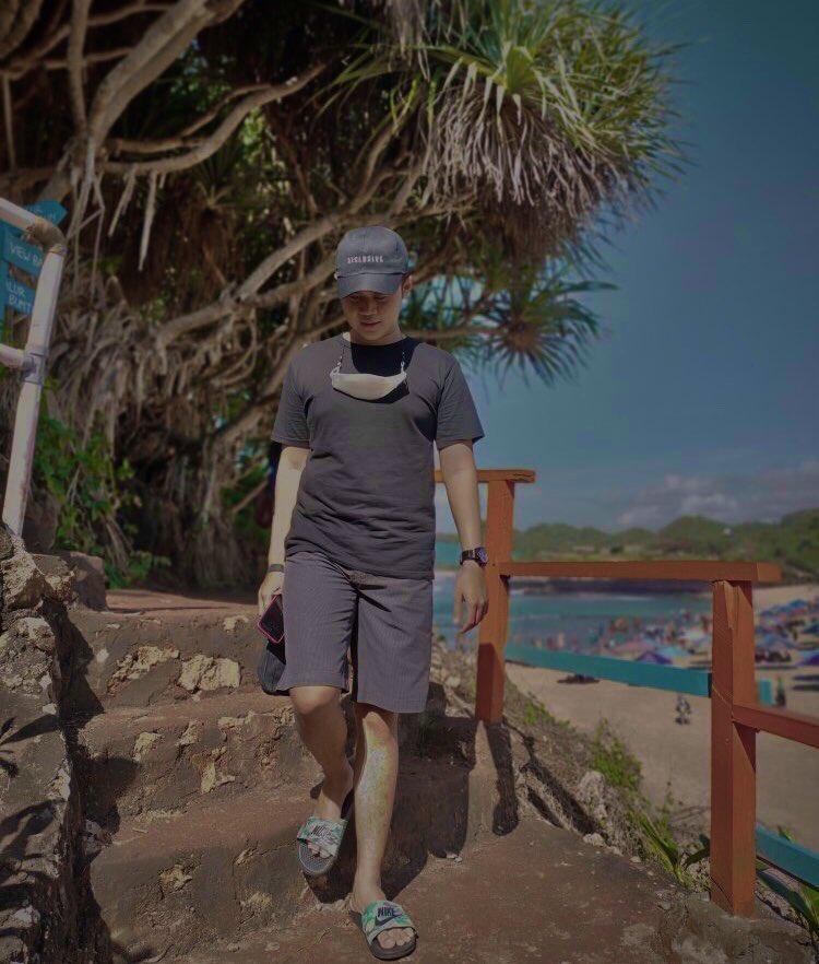 Fanioaja's tweet photo. Kalo udah di atas jngan lupa liat kebawah tar jatoh dlosor https://t.co/yo3vAgLbOp