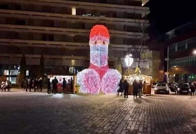 The perfect Christmas Tree .. For BITCHES 🤣🤣🤣 https://t.co/VJ5gyy7bHw<a href="/tag/barefoot"class="tags"><span>#barefoot</span></a><a href="/tag/mondaymorning"class="tags"><span>#mondaymorning</span></a><a href="/tag/mondaymood"class="tags"><span>#mondaymood</span></a>