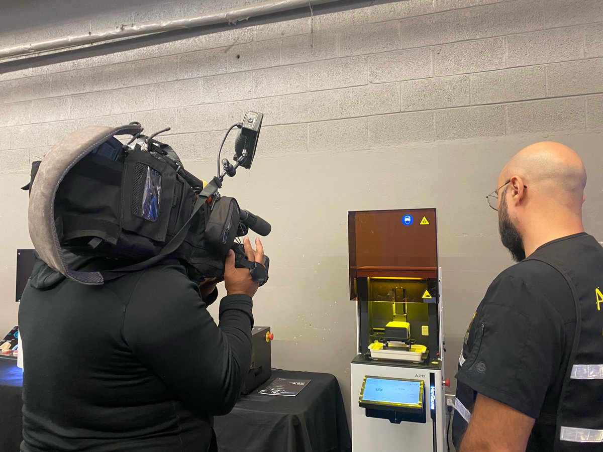 CADSAZMOM's tweet photo. Our friends @fox10phoenix took a tour of the Wiand Digital Lab @wianddental and the Global Denture Alliance #TeamGDA denture lab at #AZMOM
#CADSF #dental #nonprofit https://t.co/zSGilbSAtw