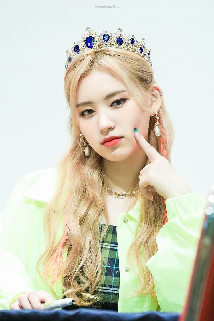 ellythinking's tweet image. take a moment to appreciate princess haerim please 😁