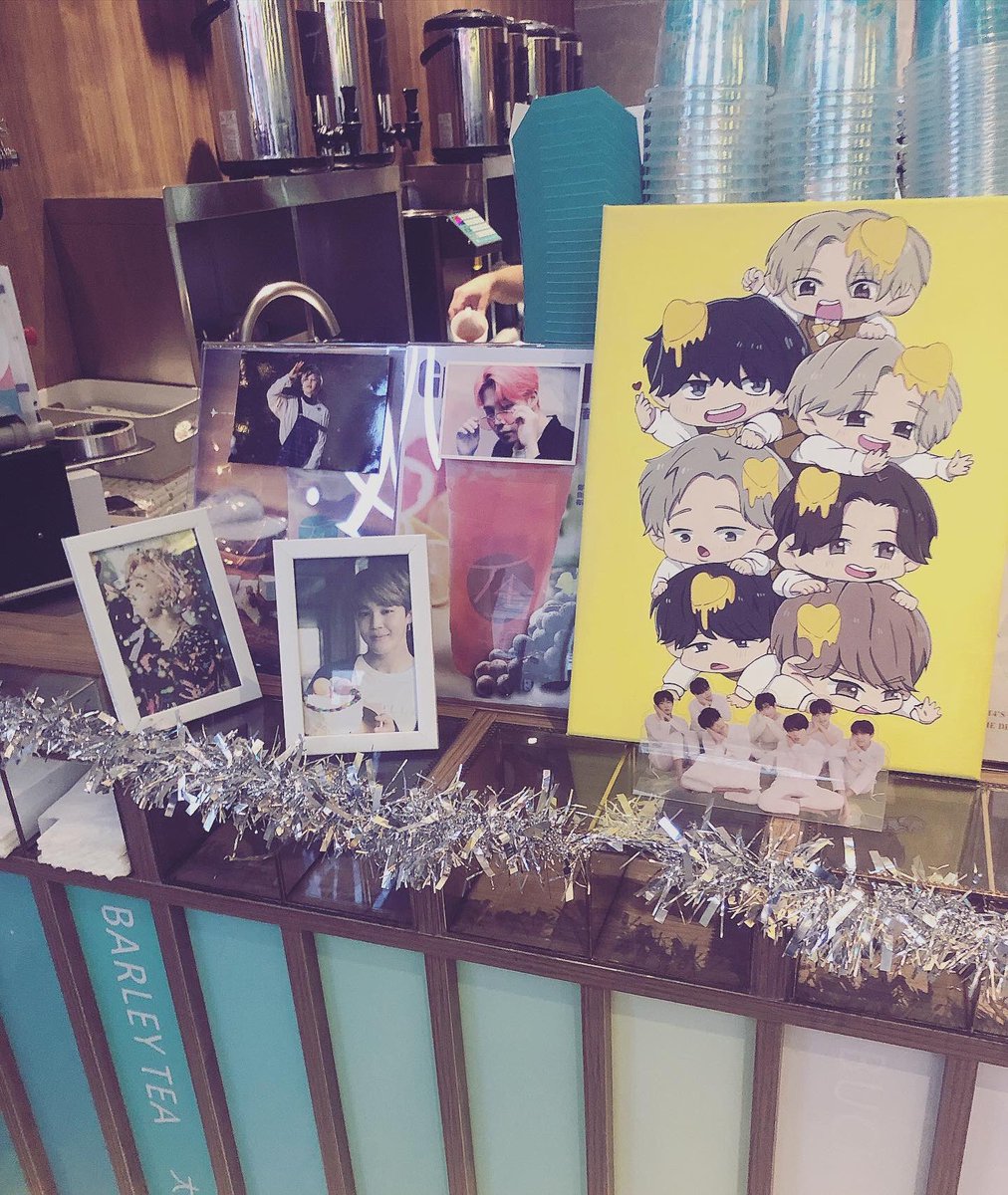 more_euphoria's tweet photo. Thank you @BIRMINGHAMBTS for hosting a wonderful #jimin event today. Everything looked adorable ⭐️💛 #flywithjimin https://t.co/V2CzZ5YGfX