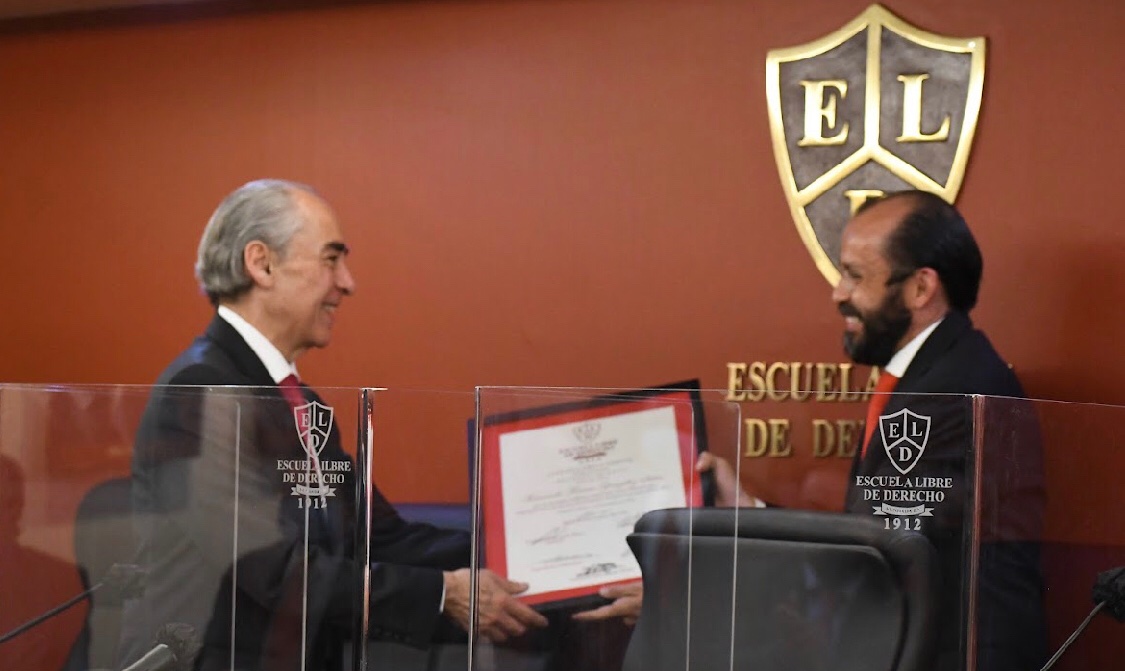 eld_oficial's tweet photo. #OrgulloELD Hoy concluye específicamente el cargo de integrante de la @SCJN el Ministro José Fernando Franco González Salas por lo cual se le rindió un merecido homenaje en la ELD. https://t.co/T0Dc5xMsSH