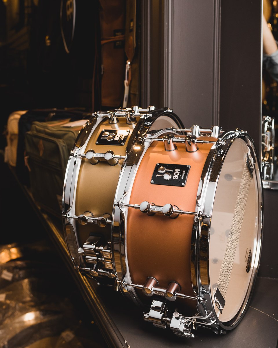 We’ve got some great @sonordrumco SQ1 snare drums, like this 6x13 Snare Drum in Satin Copper Brown finish and 5x14 in Satin Gold Metallic. bit.ly/3yqfuS7 #cde #chicagodrumexchange #chicagomusicexchange #drumshop #drumlove #drumstagram #drumsdaily #gearwire #gearybusey