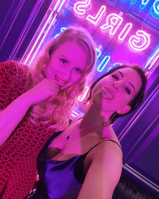 Had so much fun at @SNAP_Together 🥂 here with my beautiful girlies @satinespark and @saharaknite https://t<a class="tags" href="/tag/snap_together">@snap_together</a><a href="/tag/retweet"class="tags"><span>#retweet</span></a>