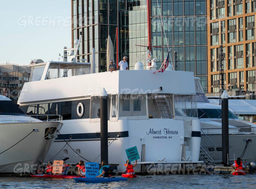 BeverlyFolkers's tweet photo. Joe Manchin has a yacht and a Maserati while West Virginians live in poverty and Manchin votes against dental care. https://t.co/bFF7xH5FmK