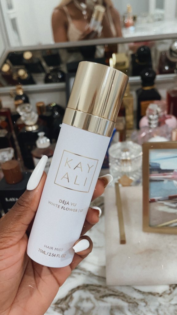 madameracine's tweet photo. Petite astuce dont je parlais pendant l’épisode #QLPB  #qlpb5 
En boîte de nuit, si vous portez des cheveux longs vous pouvez aller sur des parfums pour cheveux, très efficace pour longues soirées dansantes. Ils laissent votre parfum à chaque mouvement (de tête 😝) https://t.co/uRWDouOXYN