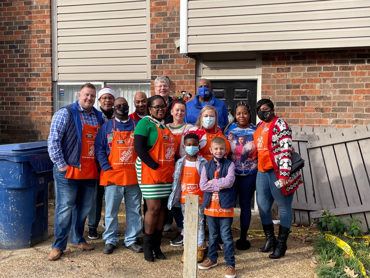 JStrick901's tweet photo. Thank you @HomeDepotGR and @RSalemi for helping Memphis families in need today with Christmas gifts! https://t.co/XuPUtBH9oS