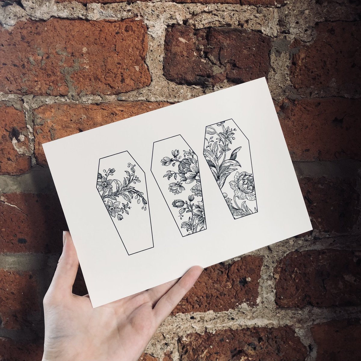 thiswickedcult's tweet photo. Happy #SmallBusinessSaturday ✨  

I’ve got anatomical &amp; botanical prints to suit witchy/ gothic vibes all available on my Etsy, Link in bio 🖤 https://t.co/gRth847H6z