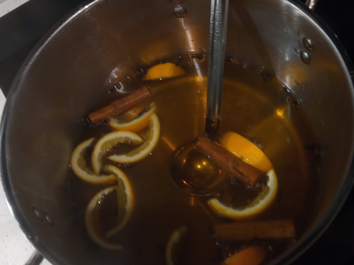 OpenChurchGu's tweet image. Great to welcome those who came along to our Christmassy evening yesterday. A real buzz in the church. Fab carols by the band, beautiful decor and cosy atmosphere in @HTSM_Guildford, chilled vibes and a supply of mince pies and spiced apple juice. #Inclusive #FreshExpressions