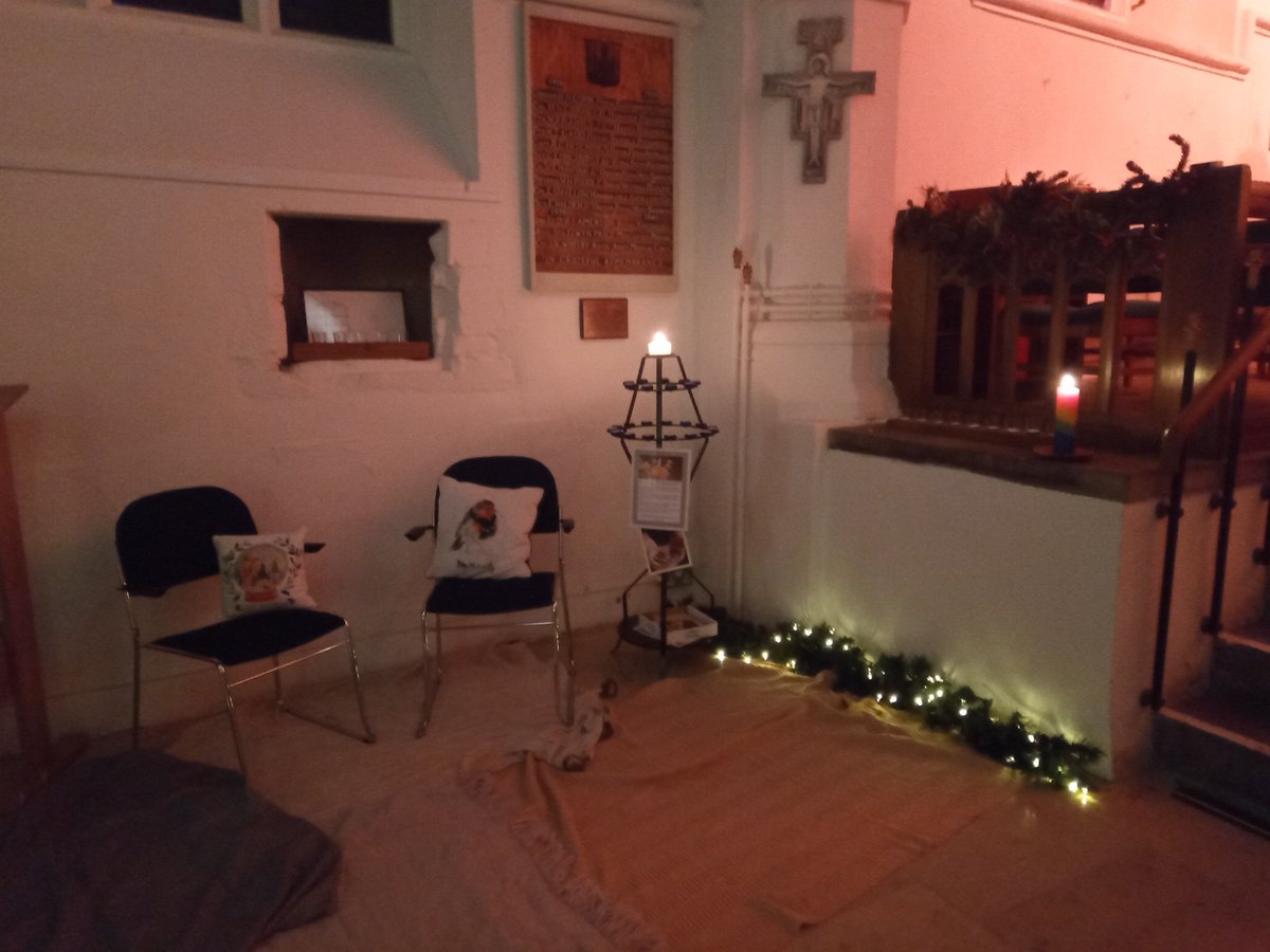 OpenChurchGu's tweet image. Great to welcome those who came along to our Christmassy evening yesterday. A real buzz in the church. Fab carols by the band, beautiful decor and cosy atmosphere in @HTSM_Guildford, chilled vibes and a supply of mince pies and spiced apple juice. #Inclusive #FreshExpressions