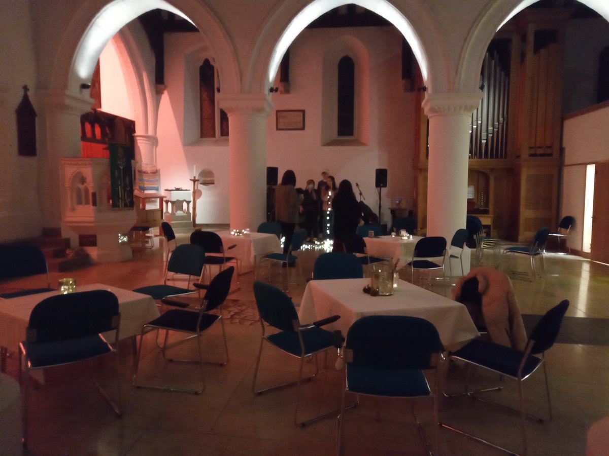 OpenChurchGu's tweet image. Great to welcome those who came along to our Christmassy evening yesterday. A real buzz in the church. Fab carols by the band, beautiful decor and cosy atmosphere in @HTSM_Guildford, chilled vibes and a supply of mince pies and spiced apple juice. #Inclusive #FreshExpressions