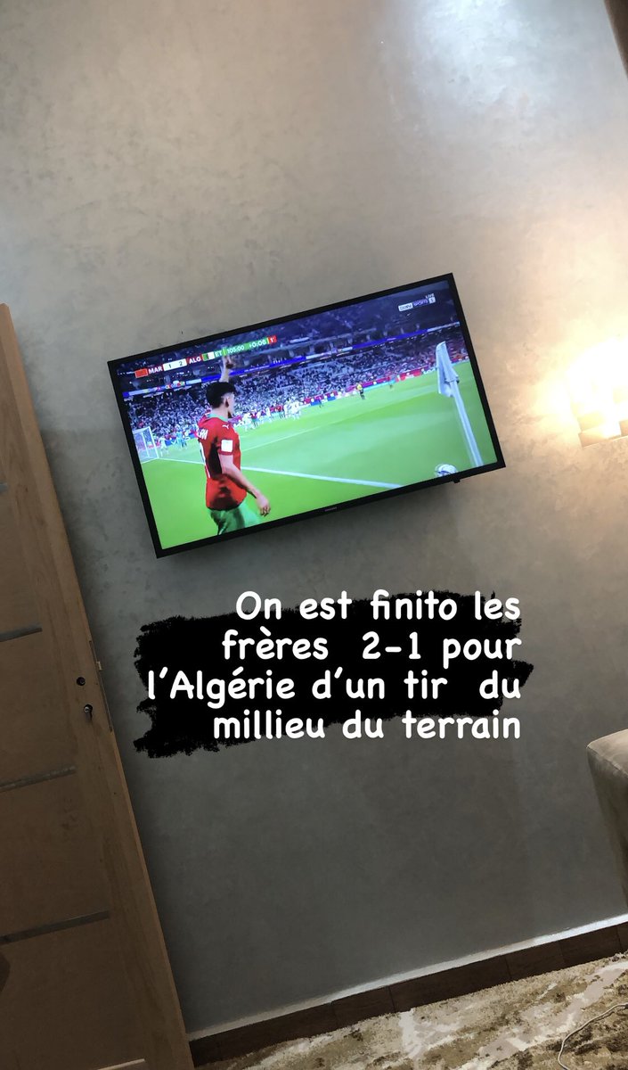 RiyadJl's tweet photo. Al Hamdoulilah y’a 2-2 mais au début j’ai cru ct dead #MarocAlgerie #marocco #FIFArabCup #onesttropfort https://t.co/6EsFDJSfdU