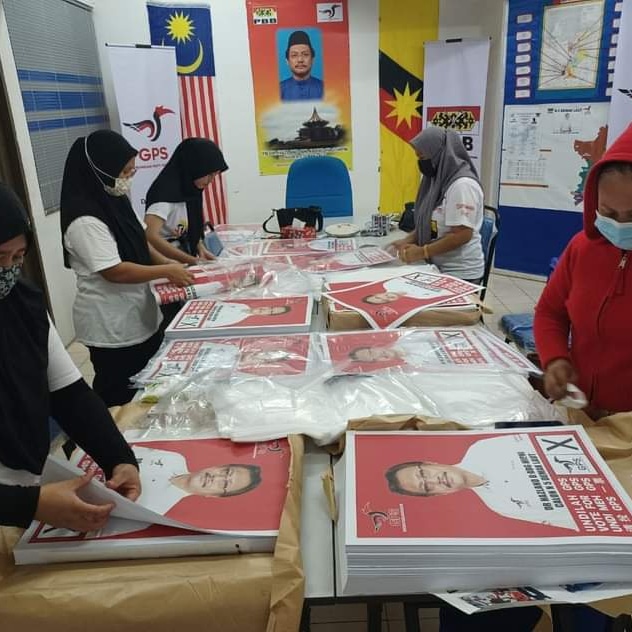 hazlandswk's tweet photo. Wanita Pemuda berganding usaha menyediakan bahan bahan kempen.
#PRN12
#GPS
#N5DEMAKLAUT
#SarawakkuSayang
#JagaSarawak
#SarawakFirst https://t.co/wVnZCVynY6