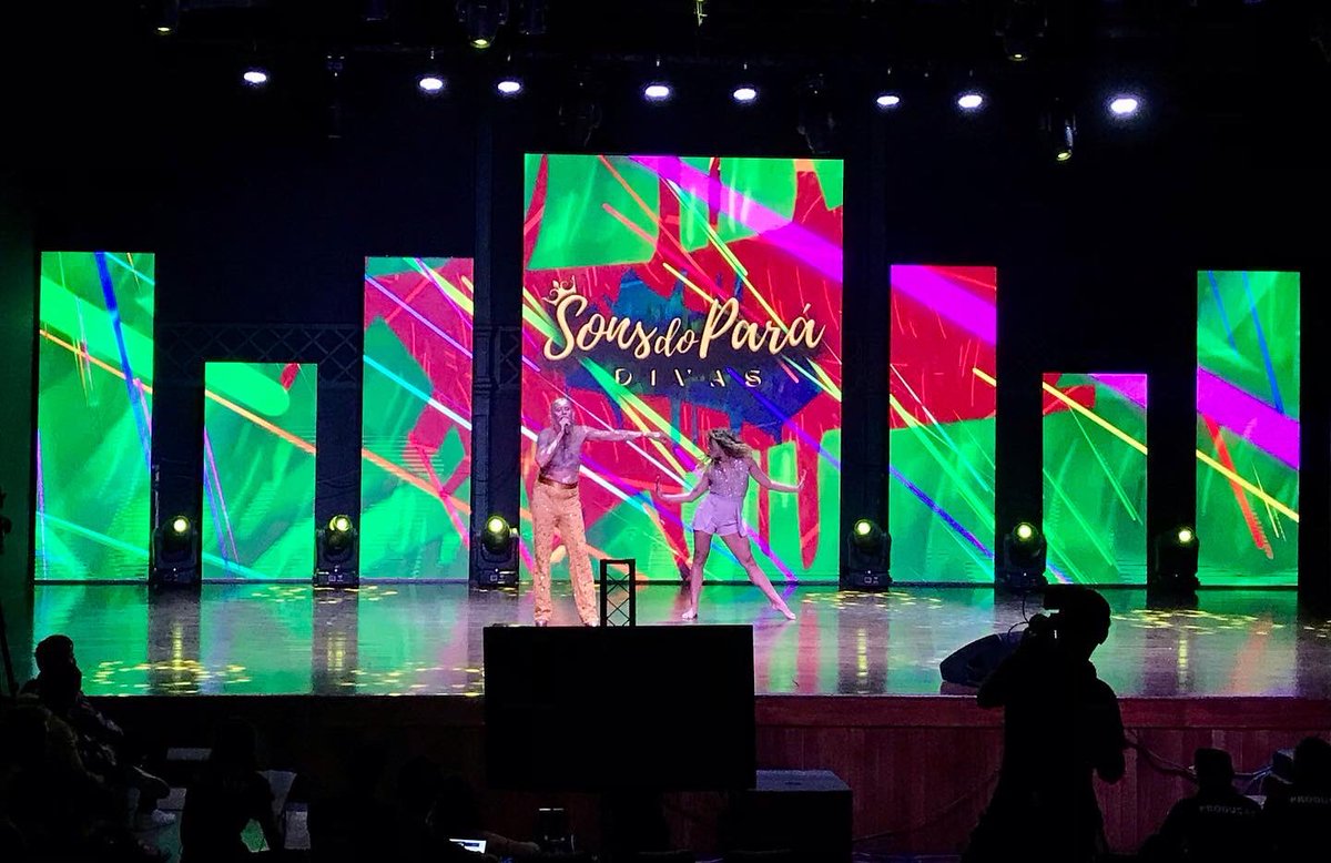 kkauelima's tweet image. Hoje foi exibido a segunda e última parte do #SonsDoParáDivas …valeu pelo convite @tvliberal .. nas fotos a DIVA SUPREMA @eloiiglesiasoficial cantando “A Lua me traiu” com @joelmaareal e sua música autoral “Iguana Maldita” #ledmapping #modul8 #madmapper #ledscreen