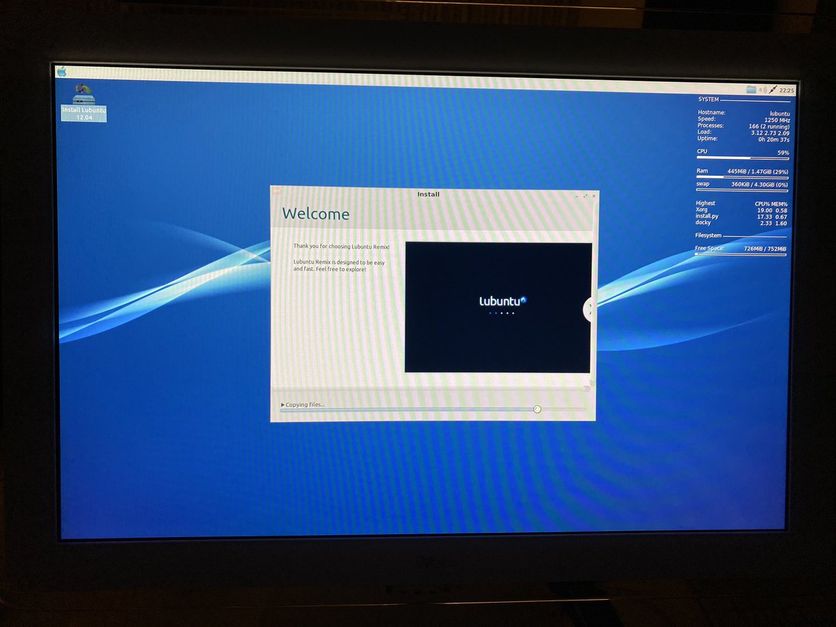 bjornbergstroem's tweet photo. In between upgrading my #Clamshell iBook, I am trying out various #Lubuntu remixes on my #iMac G4 20"/1.25 GHz. This is Macbuntu 12.04 Remix by #wicknix . https://t.co/nMlpbZAeWT https://t.co/aZF8Pfyo6L