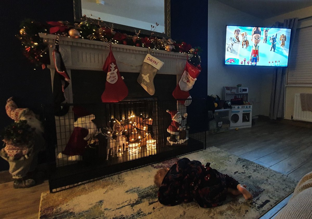 LizKimminsSF's tweet photo. Best view of the TV is from the floor apparently... #pawpatrolmovie #cosy #saturdaynightsin https://t.co/M1Oug50Vq9