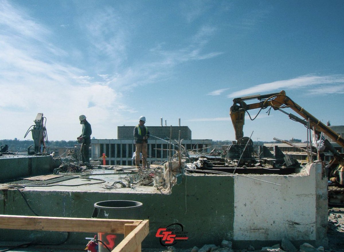 CTSMidAtlantic's tweet photo. Robotic rooftop demolition

#concretebreaking #commercialdemolition #commercialconstruction #generalconstruction #specialtycontractor #concreteconstruction #brokk #infrastructure #structural #structuraldemolition #heavyequipment https://t.co/Q8Lp0DXQ2S