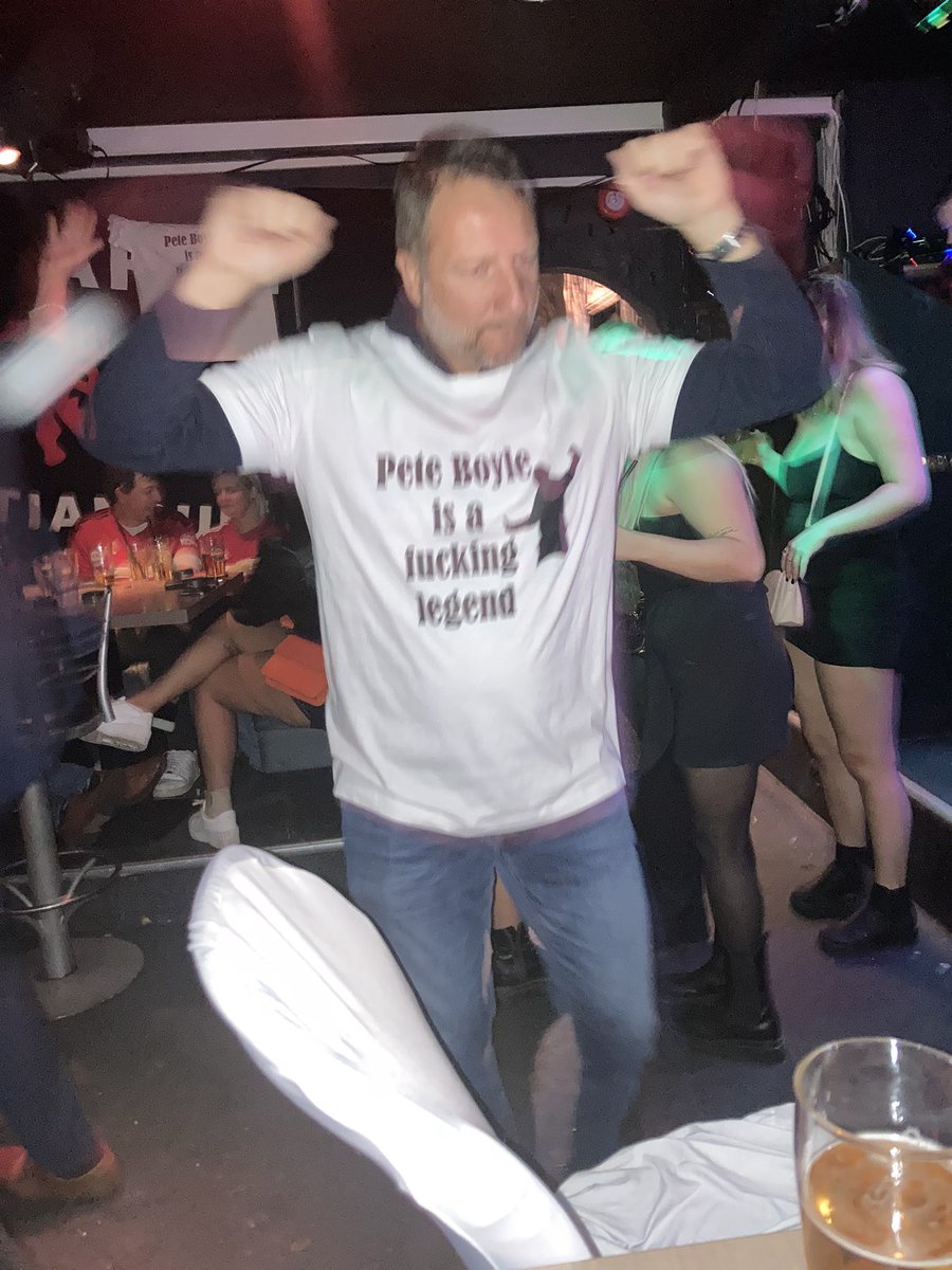 I’m 1990 Neil Webb did an amazing pass &amp; <a href="/Lee2martin/">Lee Martin</a> scored a fantastic goal that secured Sir Alex Ferguson’s first trophy <a href="/ManUtd/">Manchester United</a> 

Here’s my mate Lee dancing in Norway , what a great t shirt