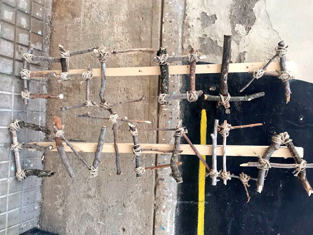 I aquesta meravella de cartell elaborat entre tota la comunitat també lliurà amb la nova construcció 

ESCOLA ENTENÇA <a href="/EEntenca/">Escola Entença</a>