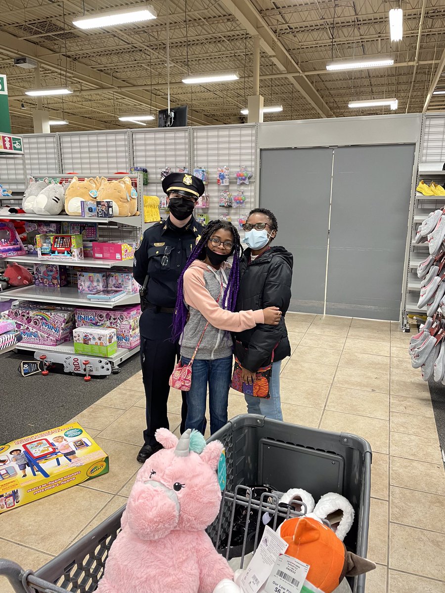 AttleboroPolice's tweet photo. APD officers, in partnership with the @attleboroymca, participated in the Shop With a Cop event today at Burlington in South Attleboro. We’re grateful for the opportunity to connect with our city’s youth while partnering with a great organization ! https://t.co/vaT14e20XE