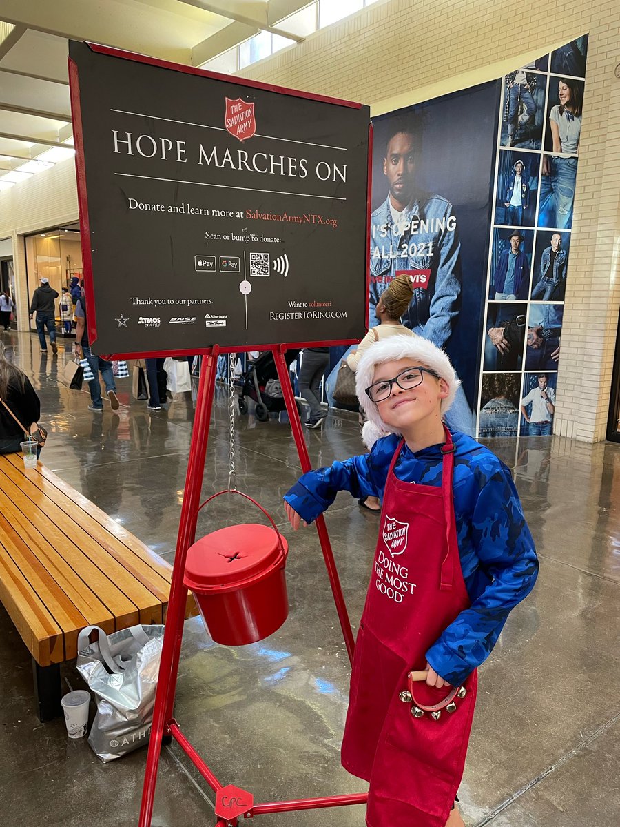 Spent some time ringing 🔔s w/ my guy Arch! Feeling guilt you didn’t donate? I got you! Venmo me at @alysonwoodard and I’ll combine it w/ the others! 💰🎅🏼 Super fun and the @salvationarmy needs all the help they can get so please sign up if you’re able! registertoring.com