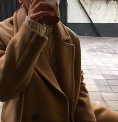geoffreystweets's tweet photo. think monochrome beige is the new monochrome white, might convert https://t.co/TkE58z9m7H