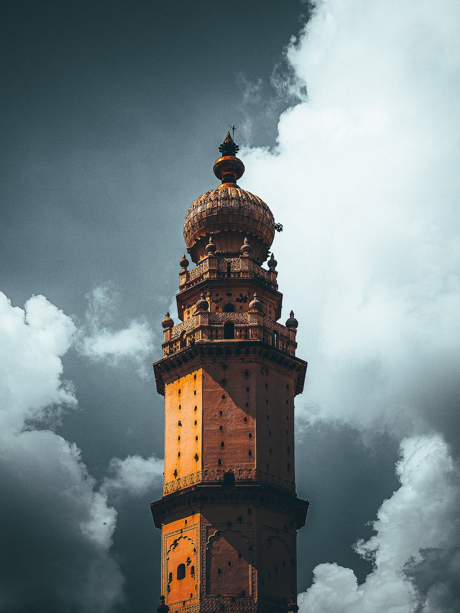 ashishksenapati's tweet image. A mosque located inside the Srirangapatna Fort built during the reign of Tipu Sultan. The mosque has three inscriptions that mentions the nine names of Prophet Mohammad. The walls and ceiling are decorated with intricate motifs and paintings.
#SonyAlpha #photography #beanalpha